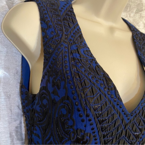 BCBGMaxAzria Hannelli woven evening dress, SZ 0, GUC, v-neck, fit/flare lined - Picture 4 of 14